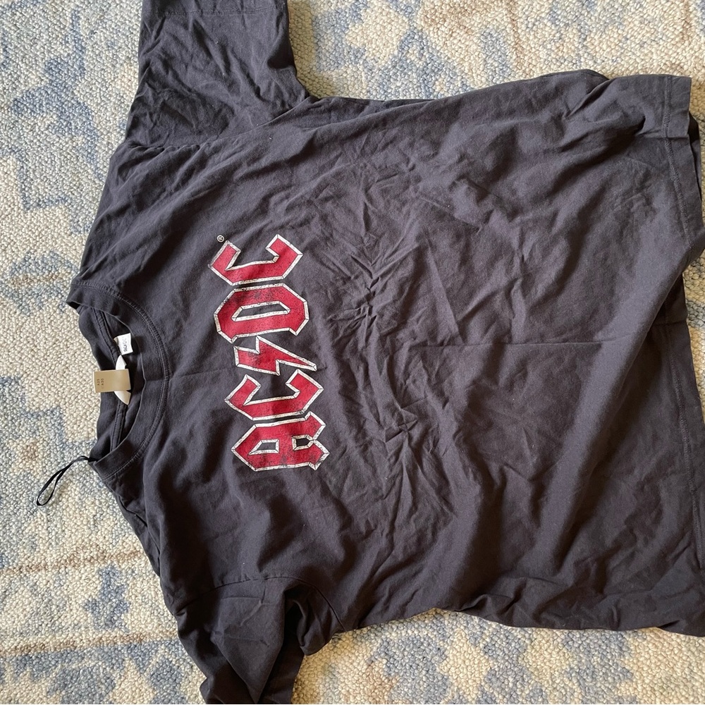 Graphic tee - Picture 2 of 2